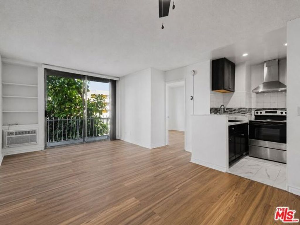210 S La Fayette Park Place 201, Los Angeles, CA 90057