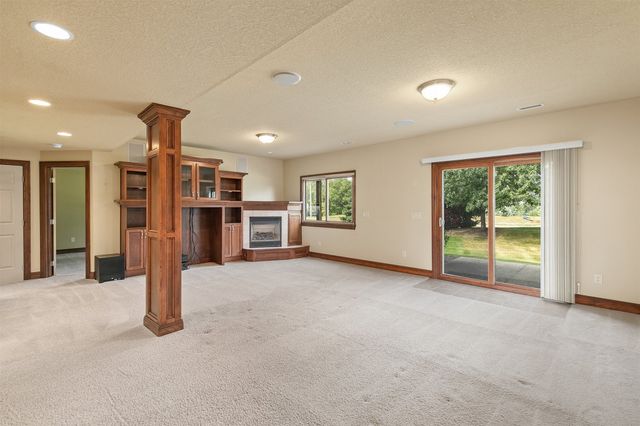 15611 Monroe Court, Urbandale, IA 50323