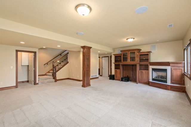 15611 Monroe Court, Urbandale, IA 50323