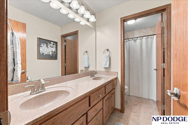 19353 G Street, Omaha, NE 68135