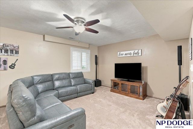 19353 G Street, Omaha, NE 68135
