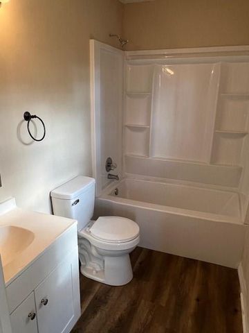 5063 Camelot W Drive, Mobile, AL 36619