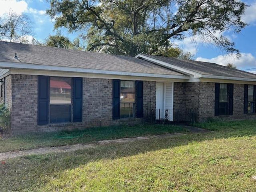 5063 Camelot W Drive, Mobile, AL 36619