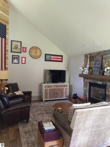 5490 Oak, Farwell, MI 48622