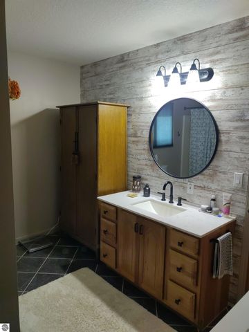 5490 Oak, Farwell, MI 48622