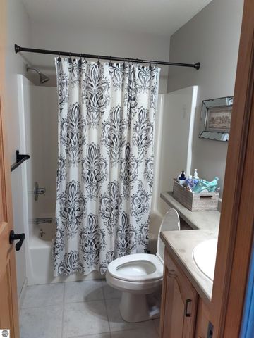 5490 Oak, Farwell, MI 48622