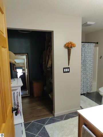 5490 Oak, Farwell, MI 48622