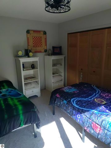 5490 Oak, Farwell, MI 48622