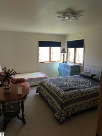 5490 Oak, Farwell, MI 48622