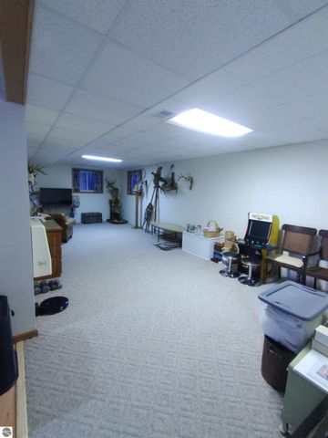 5490 Oak, Farwell, MI 48622