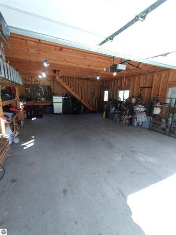 5490 Oak, Farwell, MI 48622