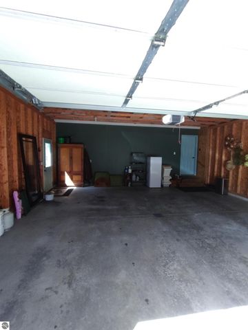 5490 Oak, Farwell, MI 48622