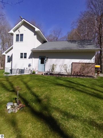 5490 Oak, Farwell, MI 48622