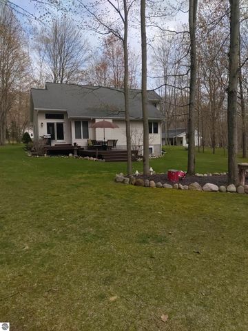 5490 Oak, Farwell, MI 48622