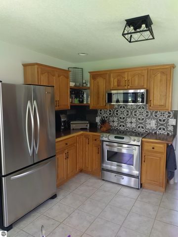 5490 Oak, Farwell, MI 48622
