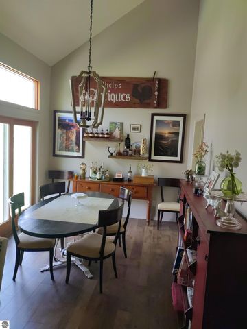 5490 Oak, Farwell, MI 48622