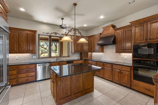 102 INDIAN BLF, Boerne, TX 78006