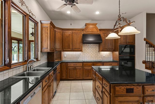 102 INDIAN BLF, Boerne, TX 78006