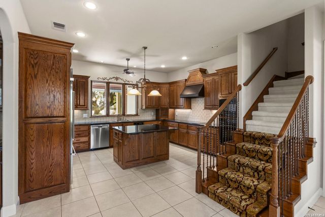 102 INDIAN BLF, Boerne, TX 78006