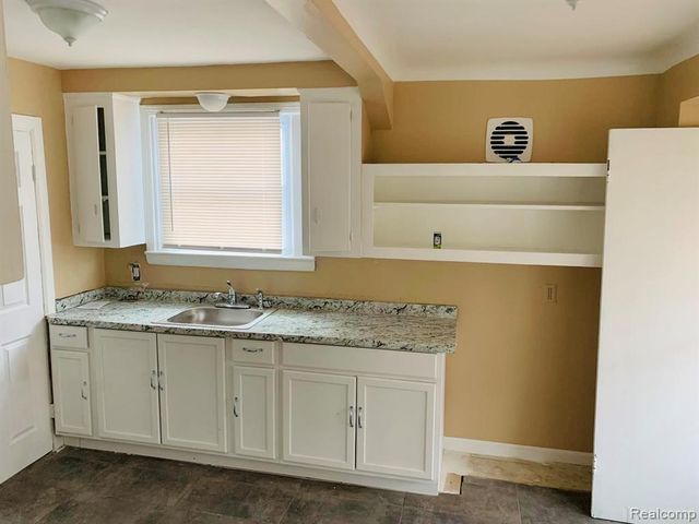 19790 Lahser Road, Detroit, MI 48219