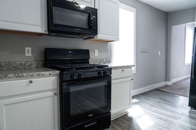 1208 W 5TH Street, Davenport, IA 52802