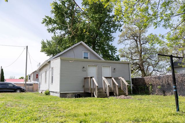 1208 W 5TH Street, Davenport, IA 52802