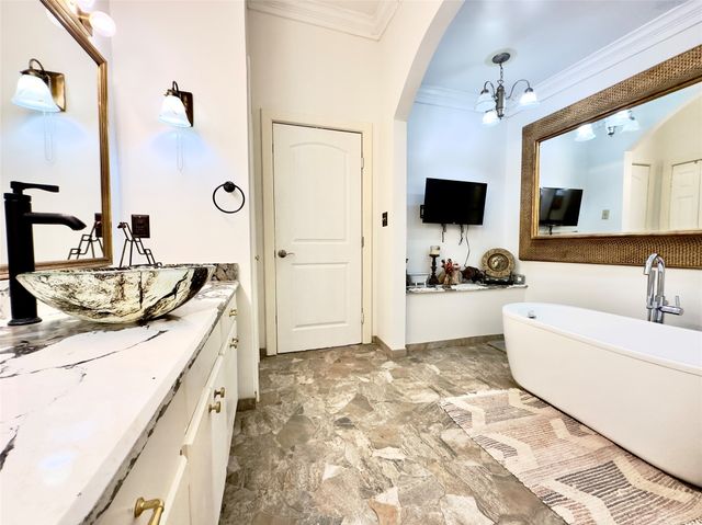 605 Davis Street S, Sulphur Springs, TX 75482