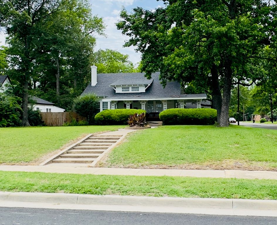 605 Davis Street S, Sulphur Springs, TX 75482