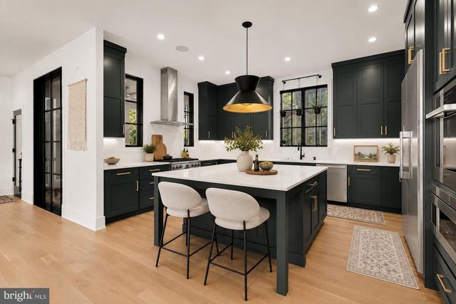 135 N EDGEWOOD ST, Arlington, VA 22201