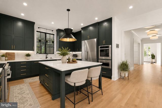 135 N EDGEWOOD ST, Arlington, VA 22201