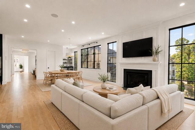 135 N EDGEWOOD ST, Arlington, VA 22201