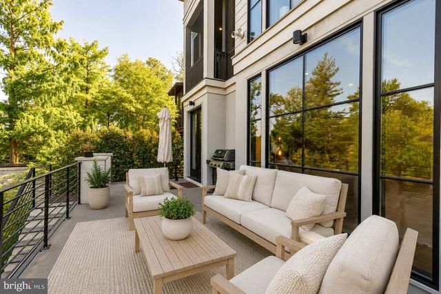135 N EDGEWOOD ST, Arlington, VA 22201