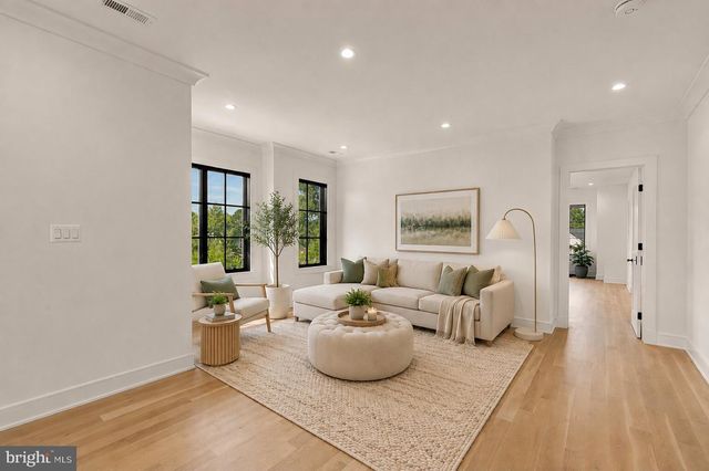 135 N EDGEWOOD ST, Arlington, VA 22201