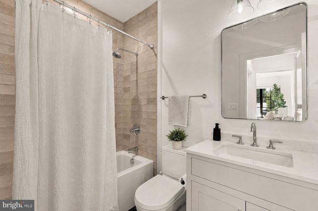 135 N EDGEWOOD ST, Arlington, VA 22201