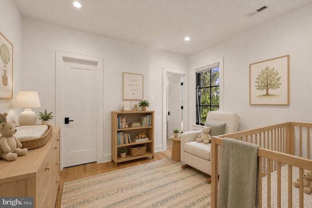 135 N EDGEWOOD ST, Arlington, VA 22201