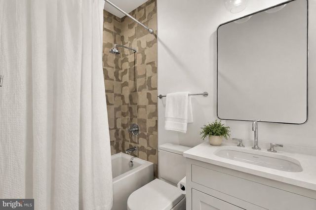 135 N EDGEWOOD ST, Arlington, VA 22201