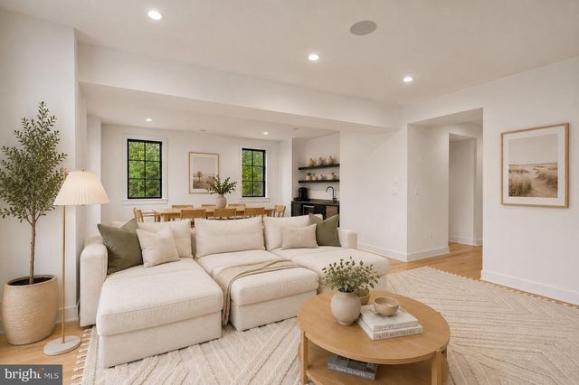 135 N EDGEWOOD ST, Arlington, VA 22201