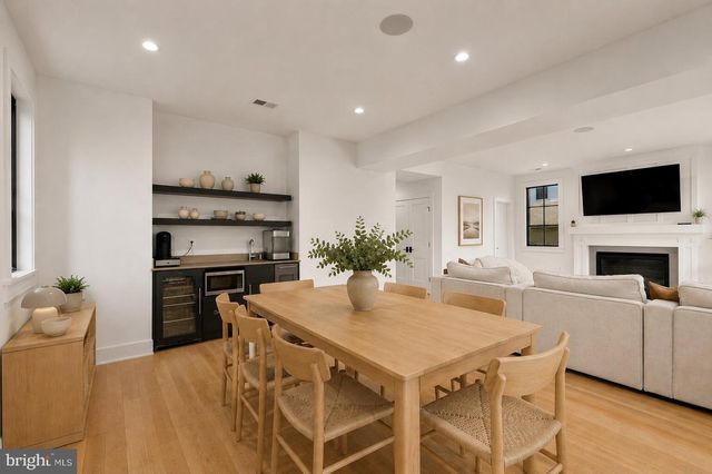 135 N EDGEWOOD ST, Arlington, VA 22201