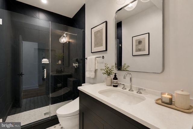 135 N EDGEWOOD ST, Arlington, VA 22201
