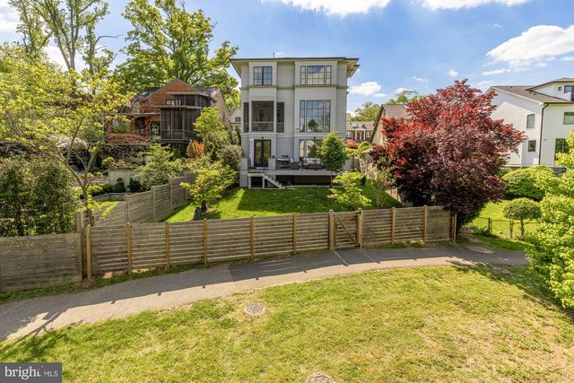 135 N EDGEWOOD ST, Arlington, VA 22201