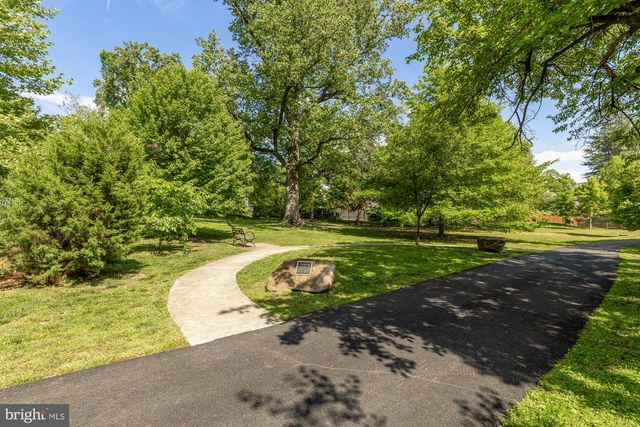 135 N EDGEWOOD ST, Arlington, VA 22201