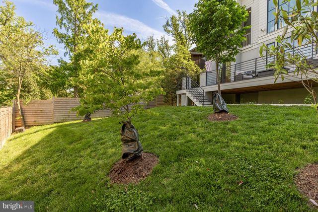 135 N EDGEWOOD ST, Arlington, VA 22201