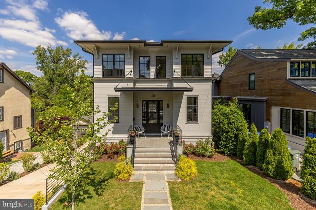 135 N EDGEWOOD ST, Arlington, VA 22201