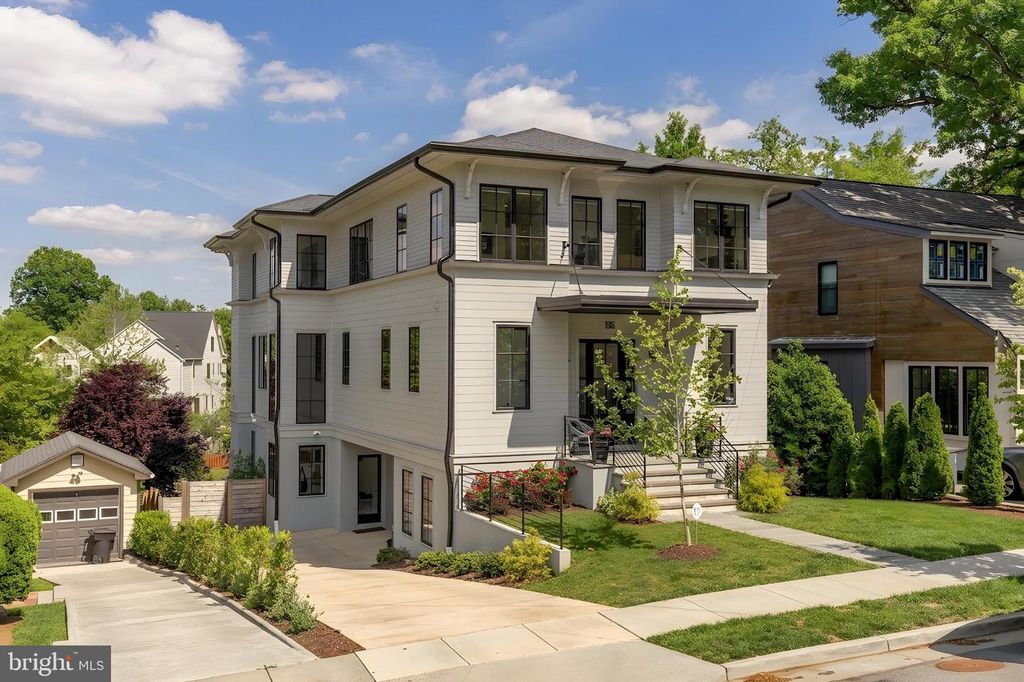 135 N EDGEWOOD ST, Arlington, VA 22201