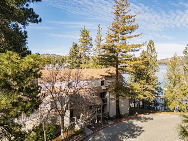 4 Village B, Lake Arrowhead, CA 92352