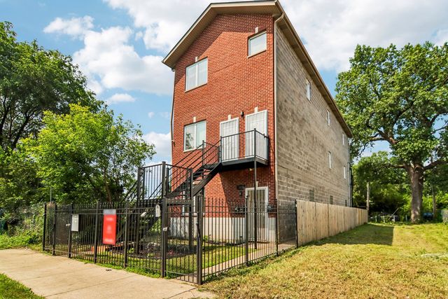7018 S Dorchester Avenue, Chicago, IL 60637