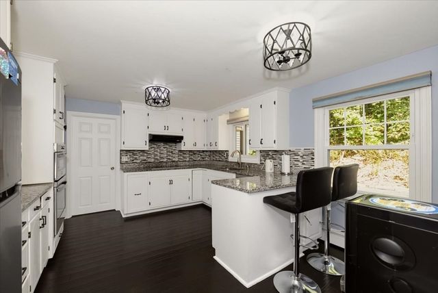 95 Jewett St, Pepperell, MA 01463