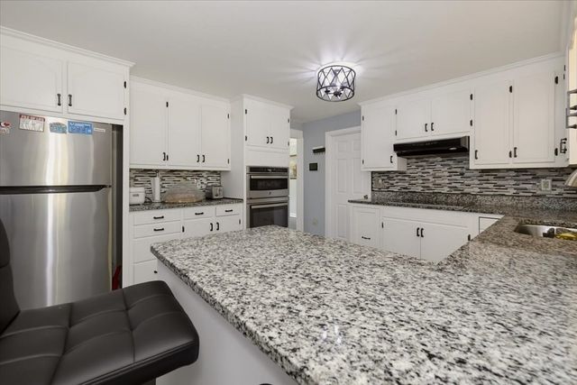 95 Jewett St, Pepperell, MA 01463
