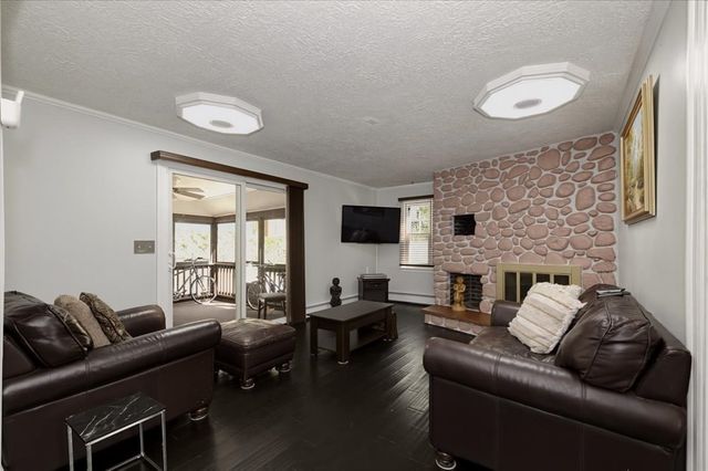 95 Jewett St, Pepperell, MA 01463