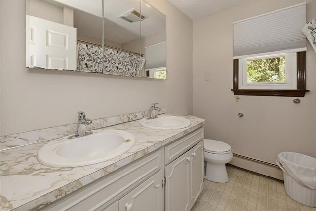 95 Jewett St, Pepperell, MA 01463